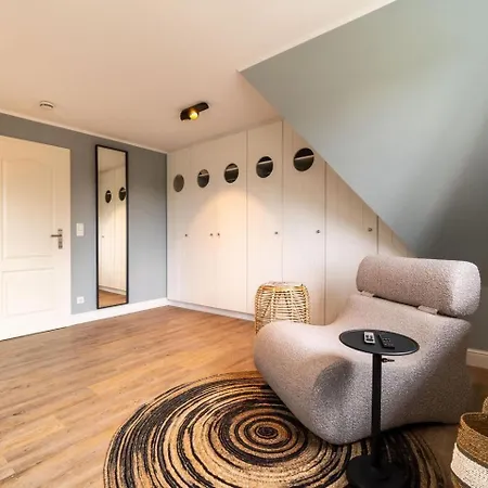 Seesucht-foehr - Moderne Reet-haushaelfte Mit Sauna, Garten & Terrasse Nahe Wattenmeer Feriehus Utersum