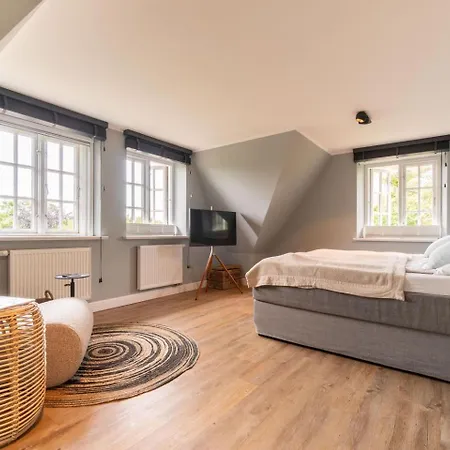 Seesucht-foehr - Moderne Reet-haushaelfte Mit Sauna, Garten & Terrasse Nahe Wattenmeer * Utersum