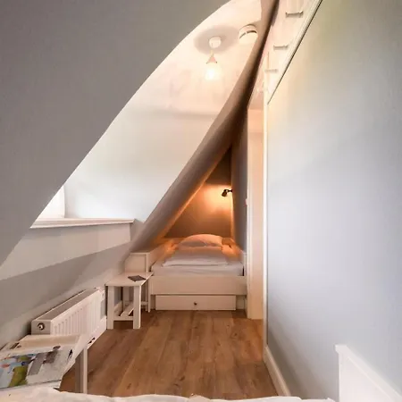 Feriehus Seesucht-foehr - Moderne Reet-haushaelfte Mit Sauna, Garten & Terrasse Nahe Wattenmeer