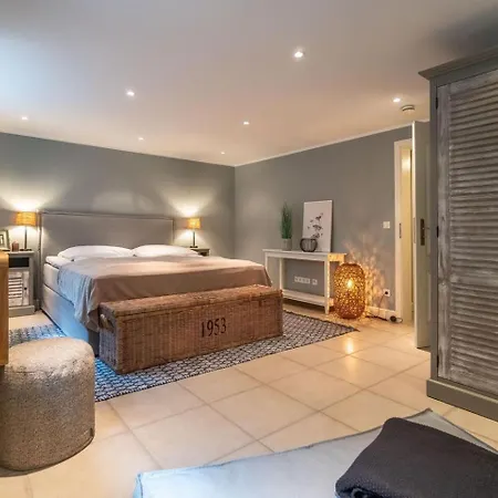 Seesucht-foehr - Moderne Reet-haushaelfte Mit Sauna, Garten & Terrasse Nahe Wattenmeer Utersum