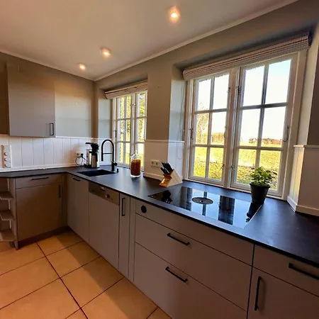 Seesucht-foehr - Moderne Reet-haushaelfte Mit Sauna, Garten & Terrasse Nahe Wattenmeer